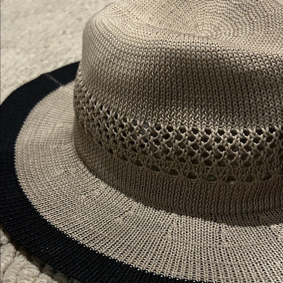 The North Face Packable Beige and Black Wide Brim Hat - Picture 5 of 8